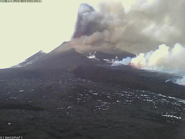 http://images.volcanodiscovery.com/uploads/pics/etna8_08.jpg