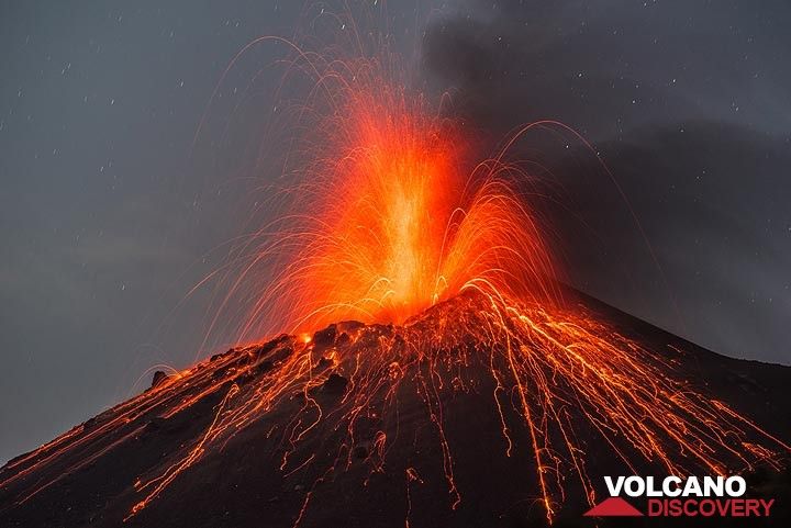 Fotos de Krakatoa volcán estrecho de Sunda, Indonesia / VolcanoDiscovery