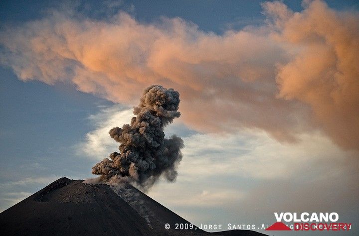 Anak Krakatau eruption July 2009: vulcanian explosions  The ash cloud from the previous 