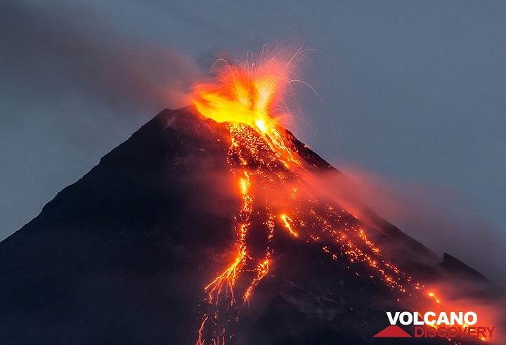 Mayon volcano  Philippines eruption 2022 part 2 25 27 