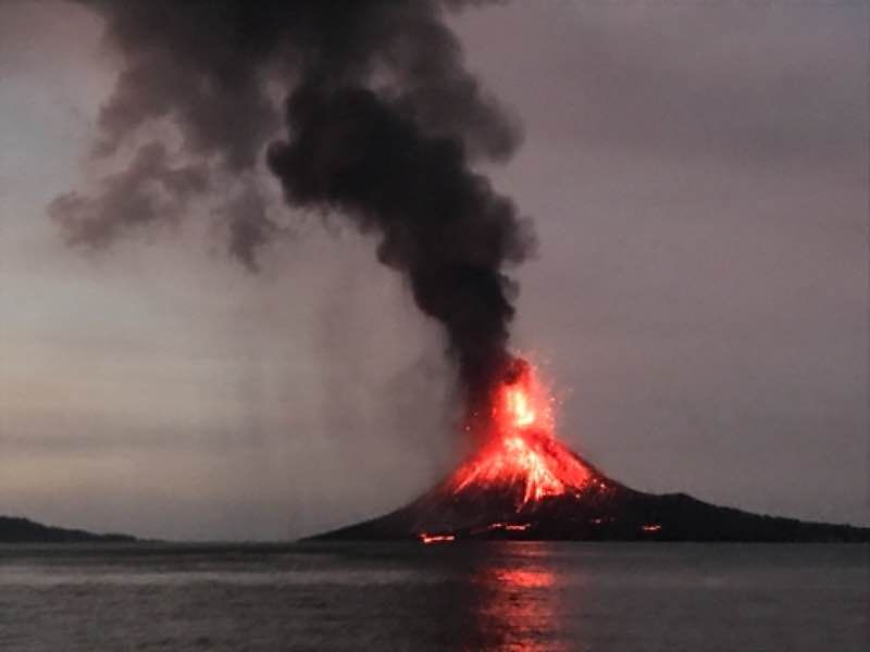 Krakatoa volcano Sunda Strait, Indonesia: eruption  tsunami Dec 2018  updates / VolcanoDiscovery