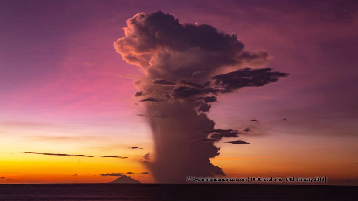 Krakatoa volcano Sunda Strait, Indonesia: strong explosive activity continues, ash up to 