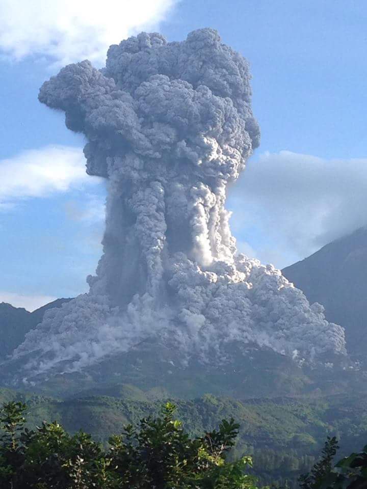  Santiaguito  volcano Guatemala very strong explosion 